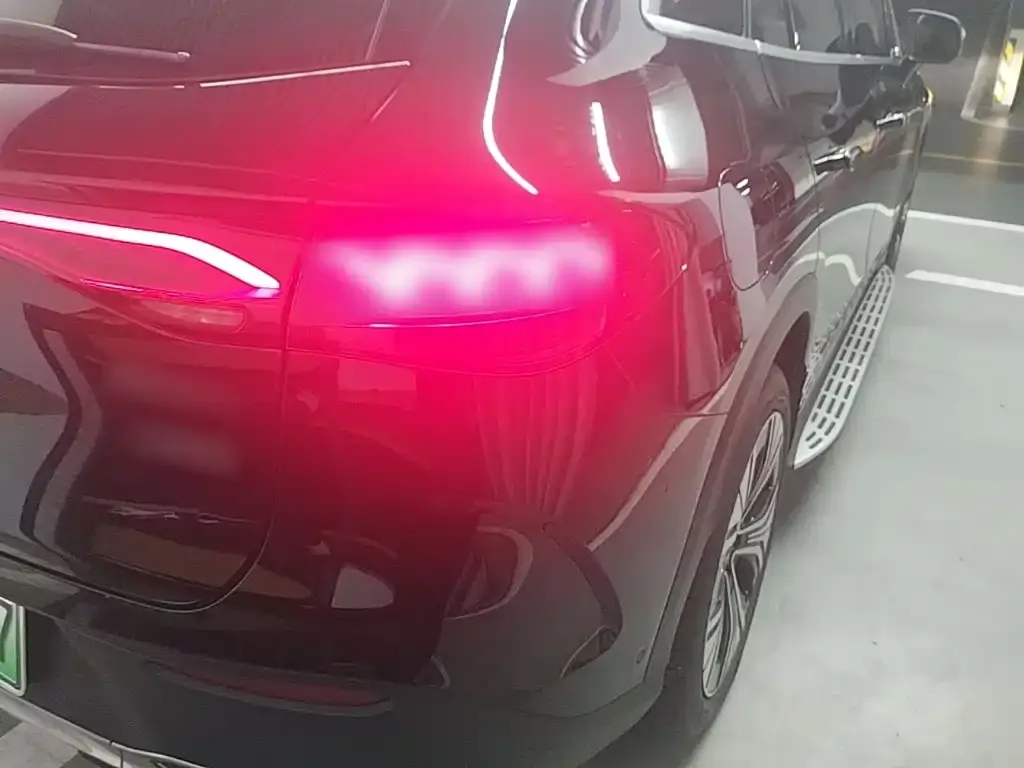 Mercedes-Benz EQE SUV — фото 5