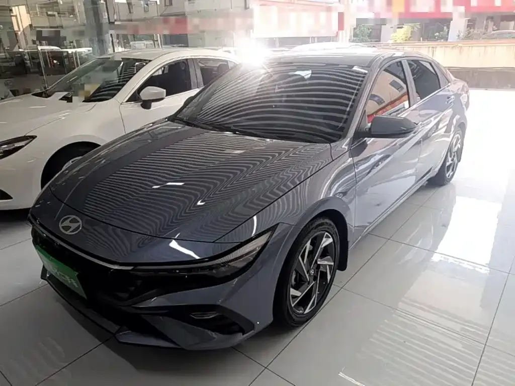 Hyundai Elantra — фото 1