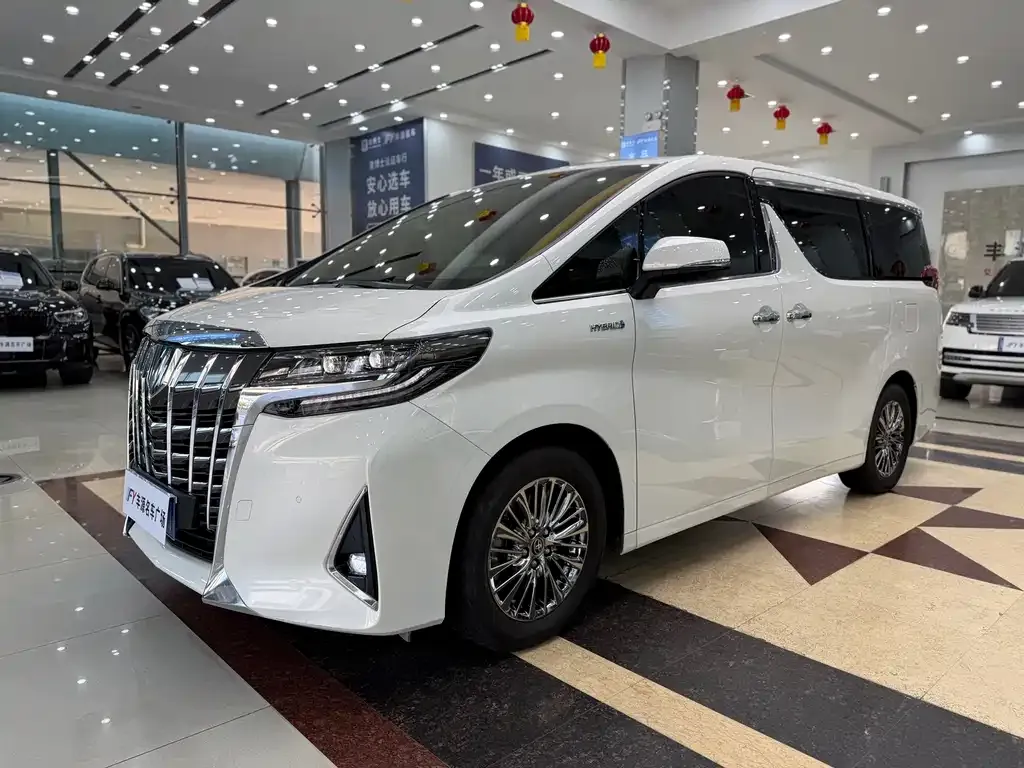 Toyota Alphard — фото 1
