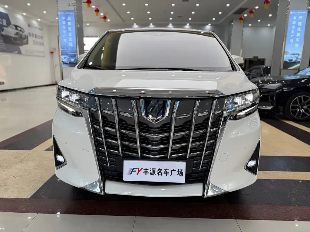 Toyota Alphard — фото 5