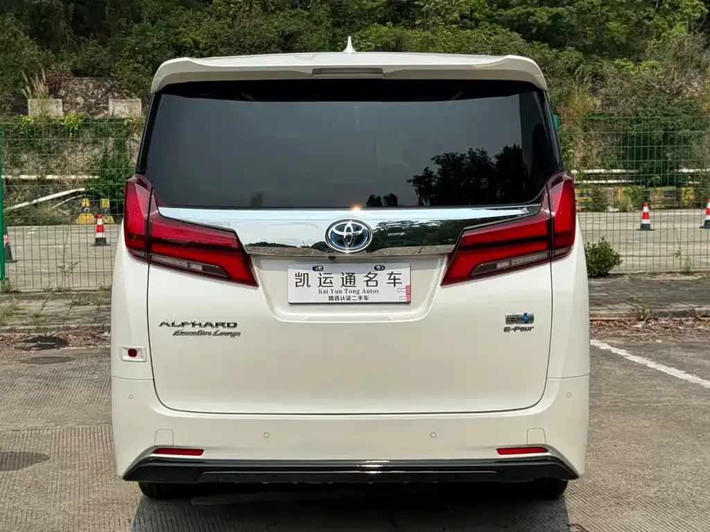 Toyota Alphard — фото 4