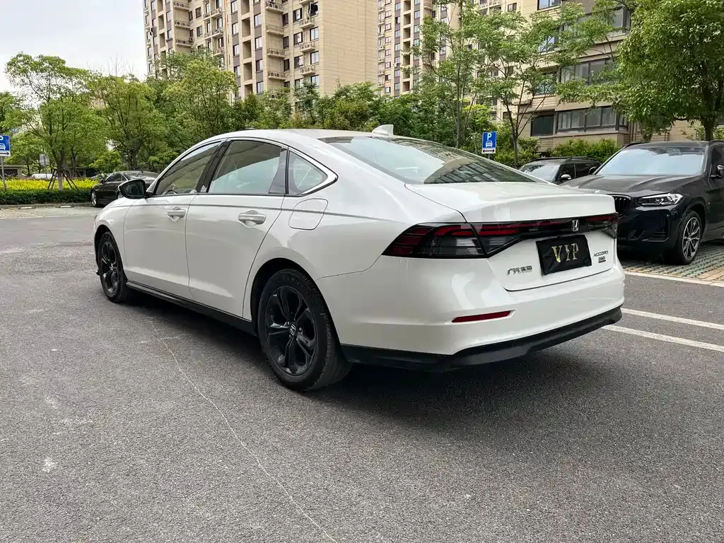 Honda Accord — фото 10