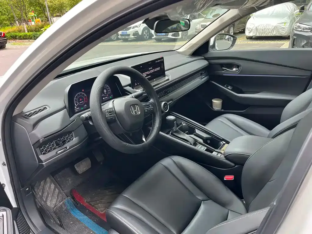 Honda Accord — фото 8