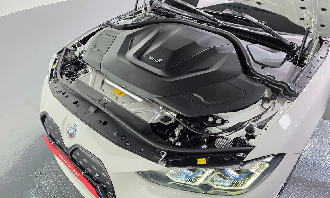 BMW i4 — фото 6