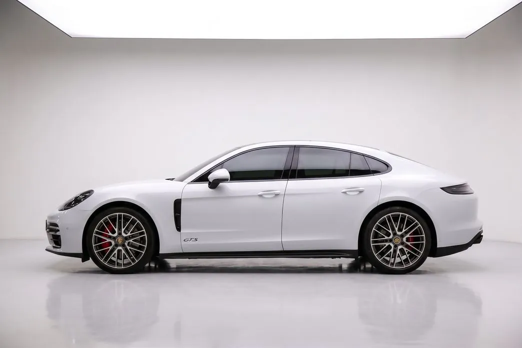 Porsche Panamera — фото 1