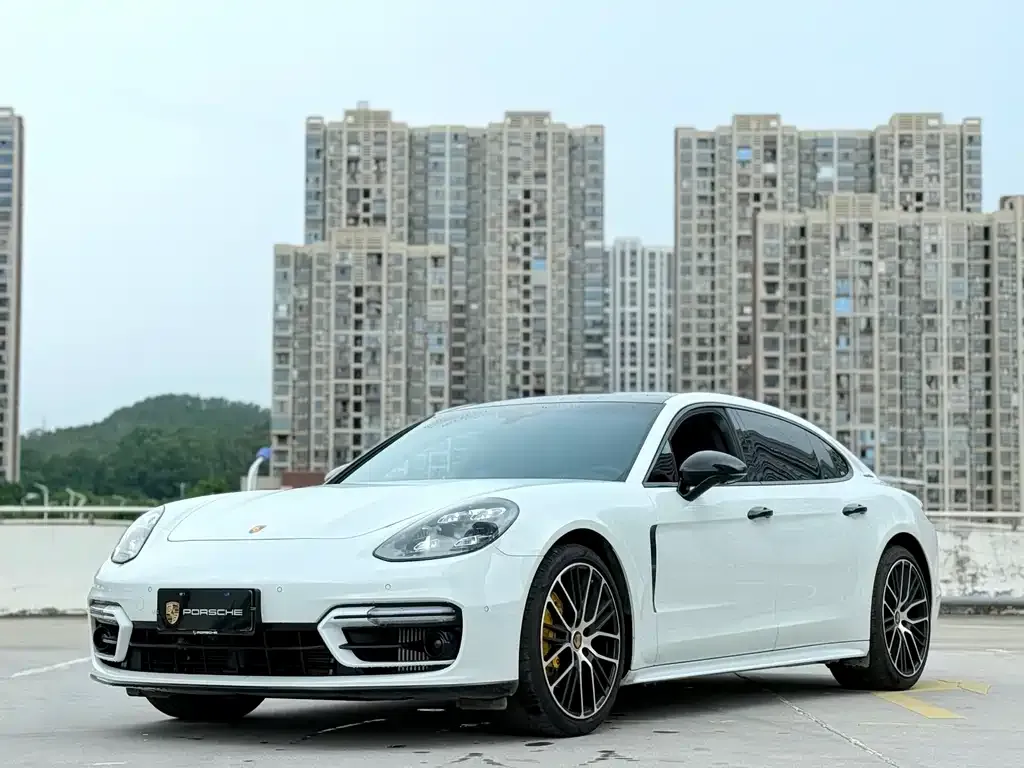Porsche Panamera — фото 1