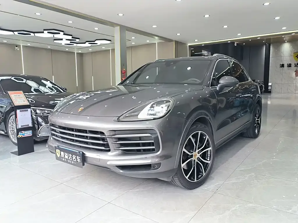 Porsche Cayenne — фото 1