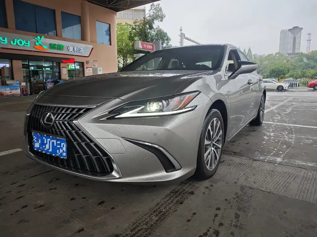 Lexus ES — фото 1