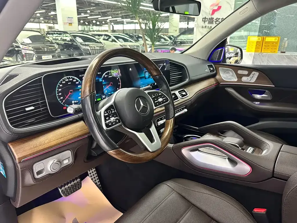 Mercedes-Benz GLS — фото 10