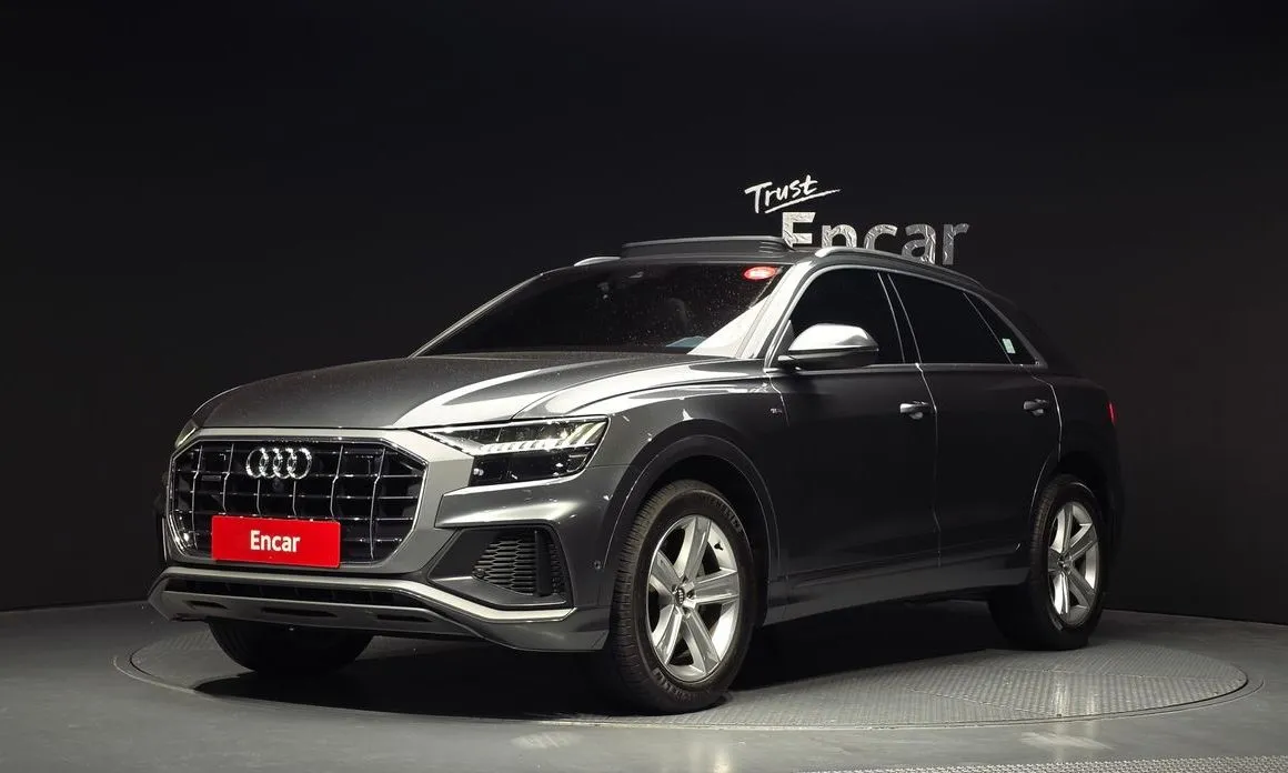 Audi Q8 — фото 1