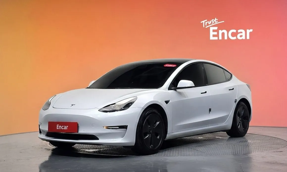 Tesla Model 3 — фото 1