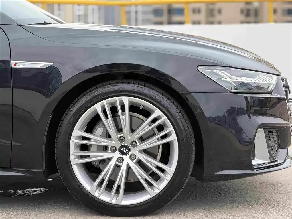 Audi A7L — фото 5