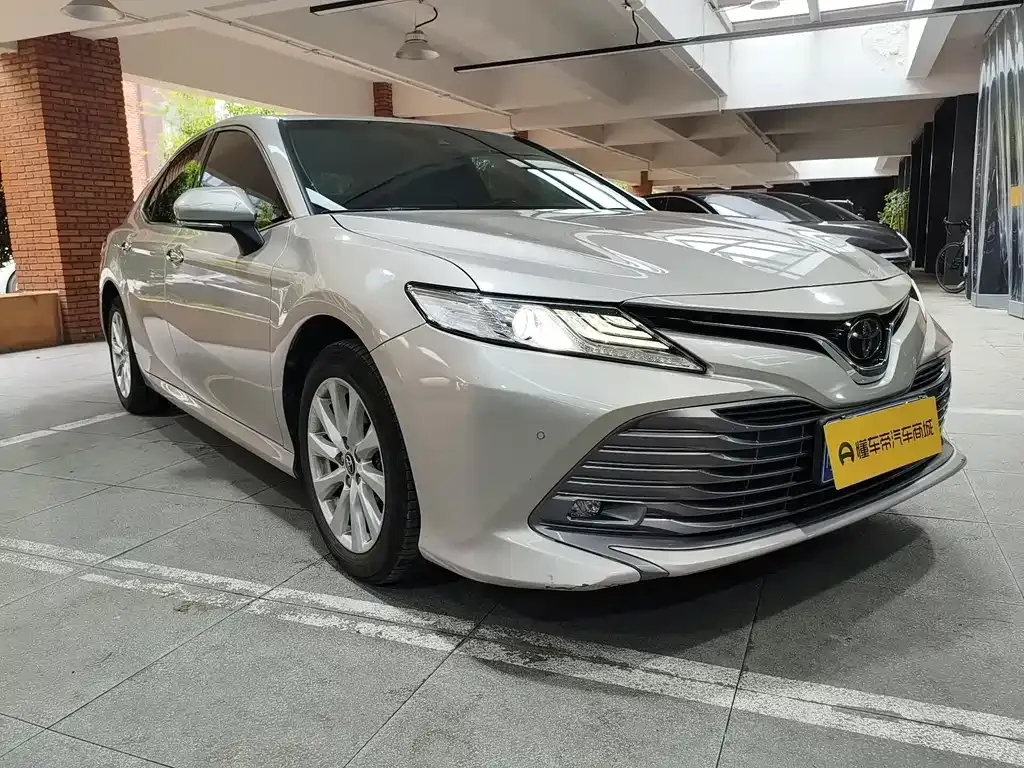 Toyota Camry — фото 7