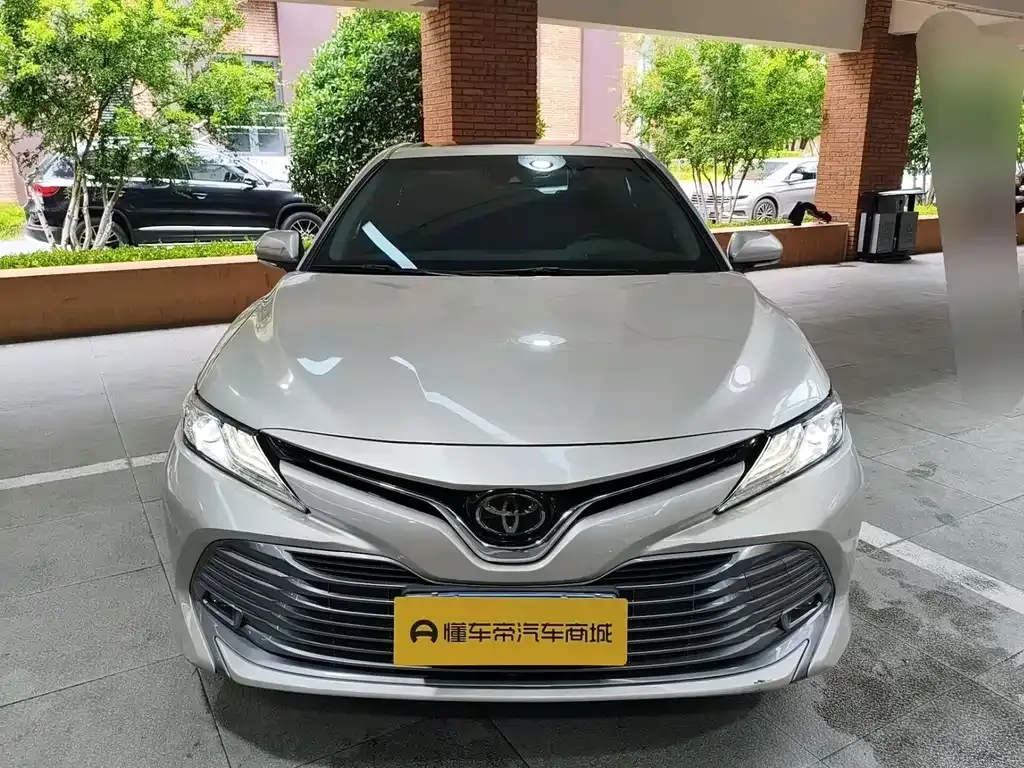 Toyota Camry — фото 5