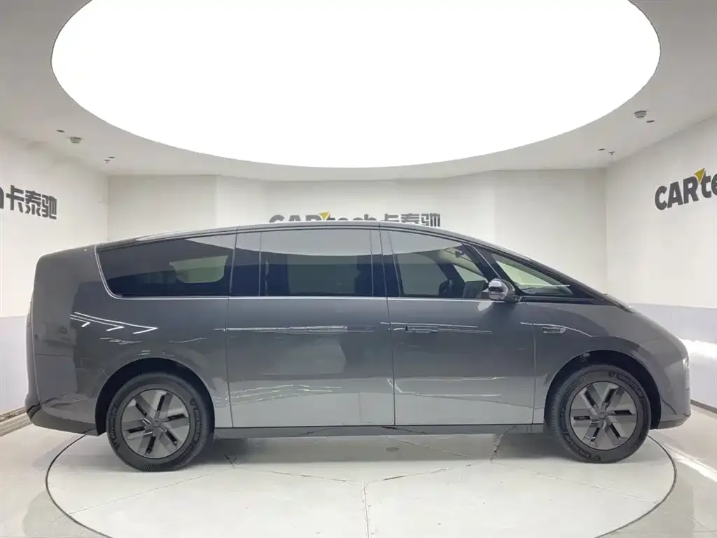 Li Auto MEGA — фото 4