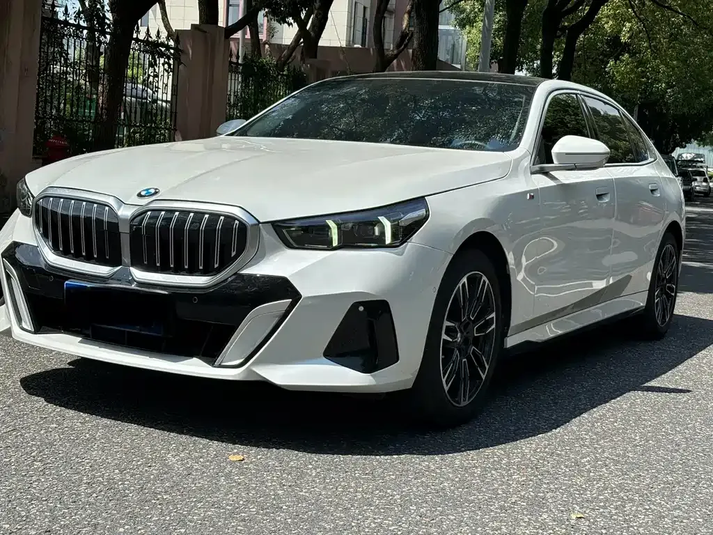 BMW 5 Series — фото 10