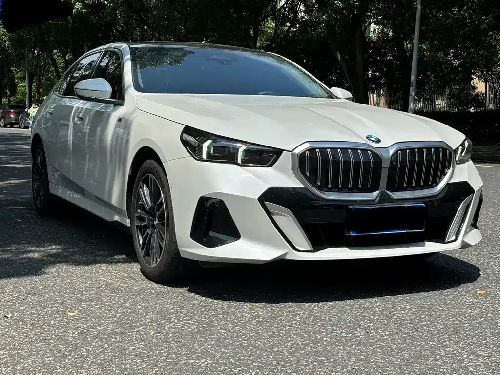 BMW 5 Series — фото 9