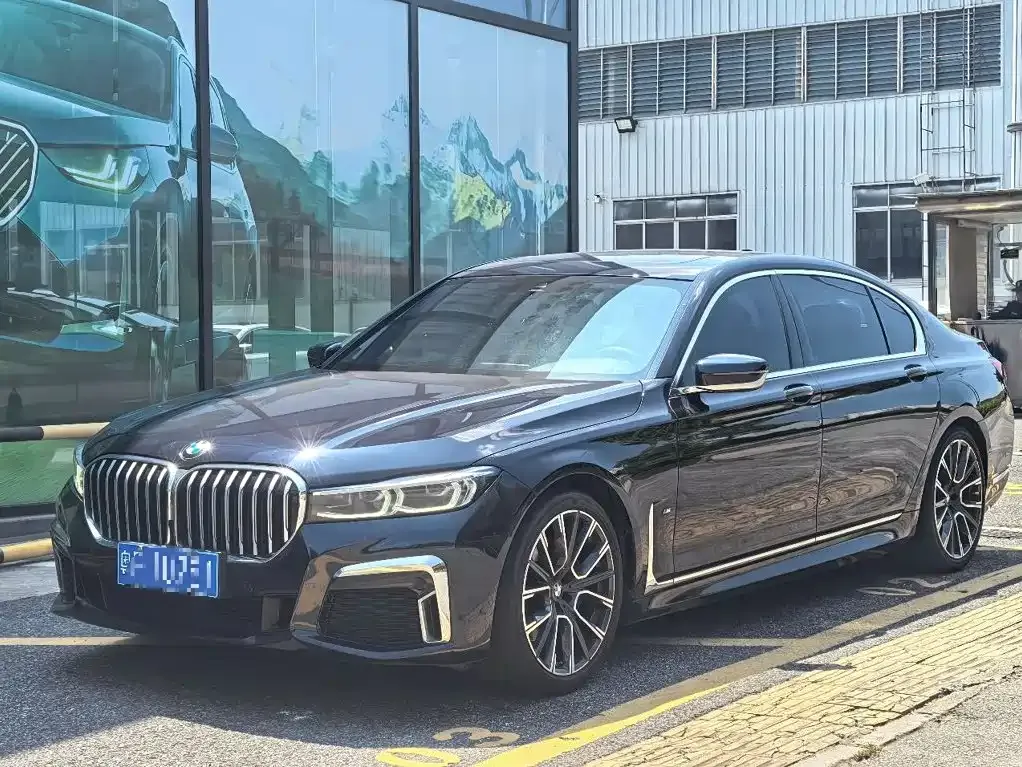 BMW 7 Series — фото 1