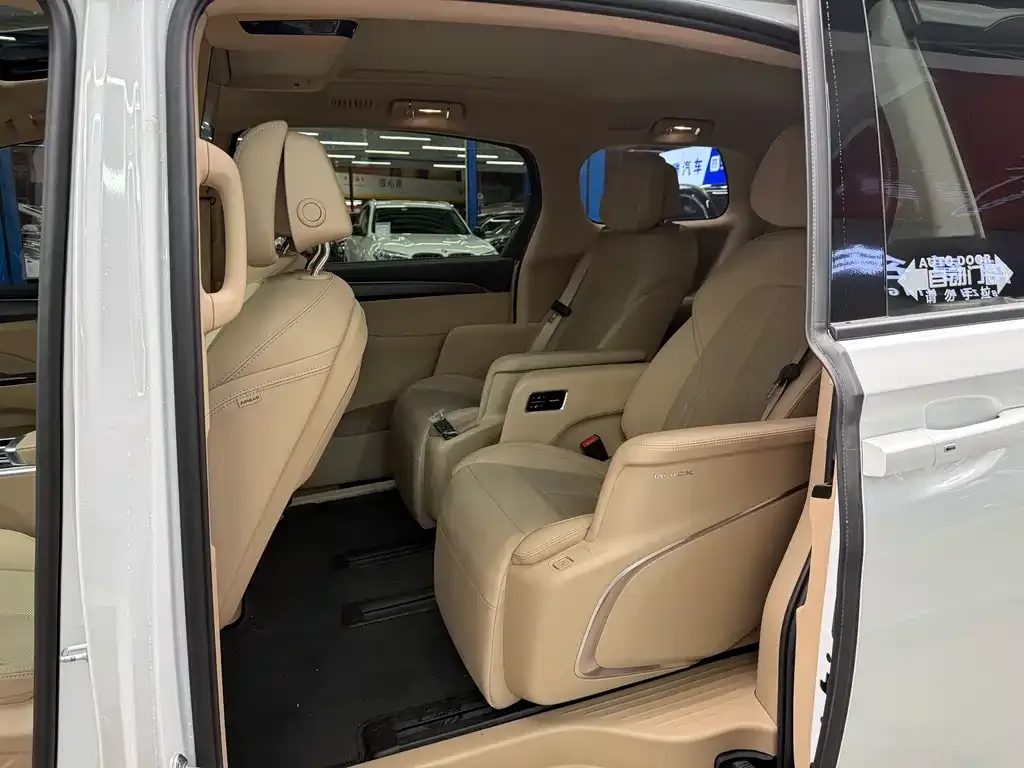 Buick GL8 Hybrid — фото 3