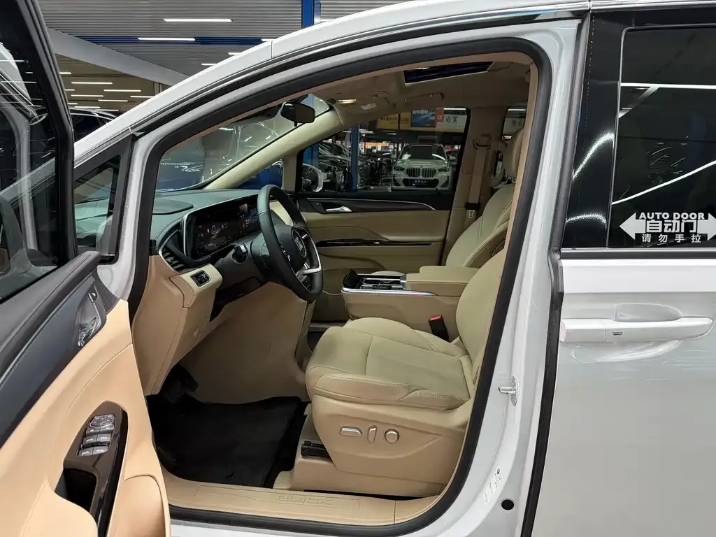 Buick GL8 Hybrid — фото 9