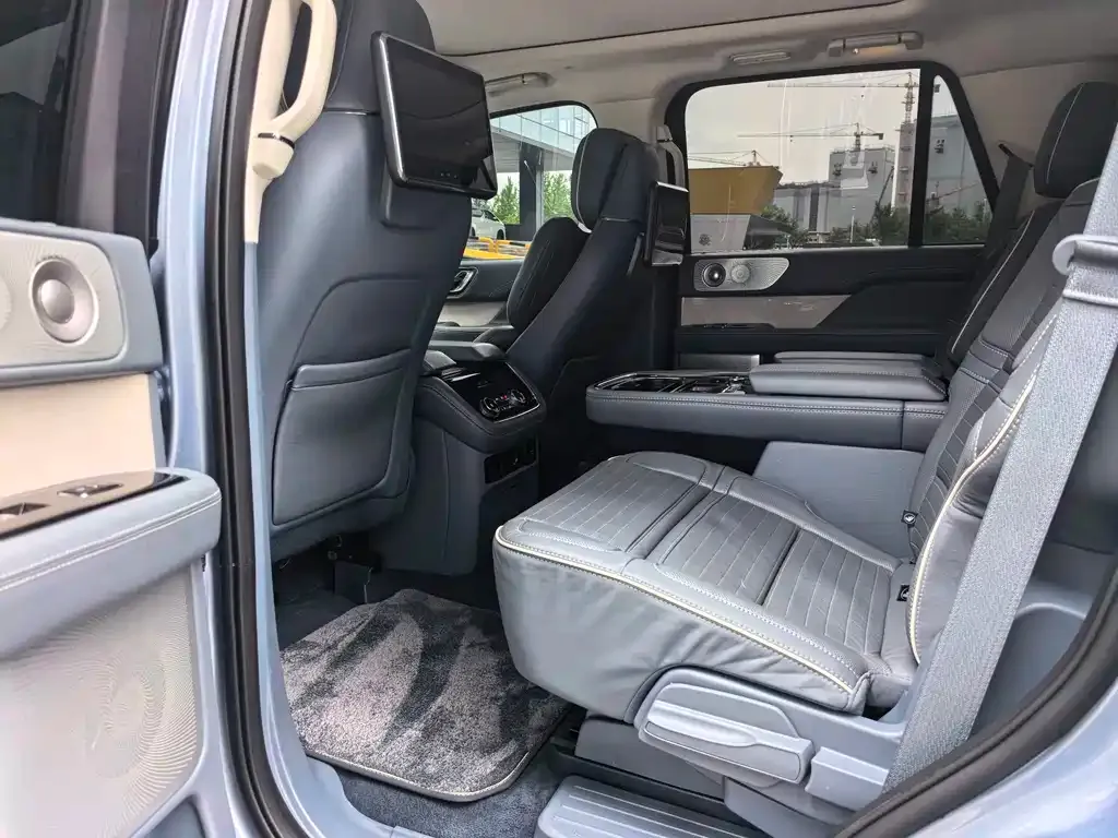 Lincoln Navigator — фото 9