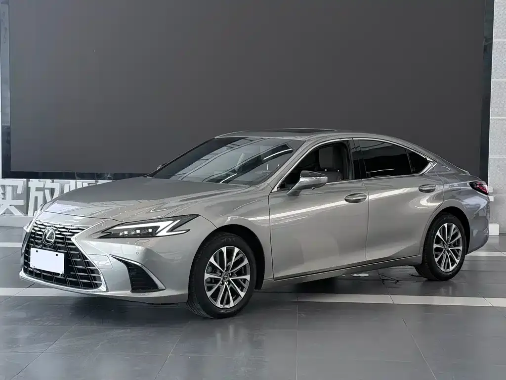 Lexus ES — фото 1