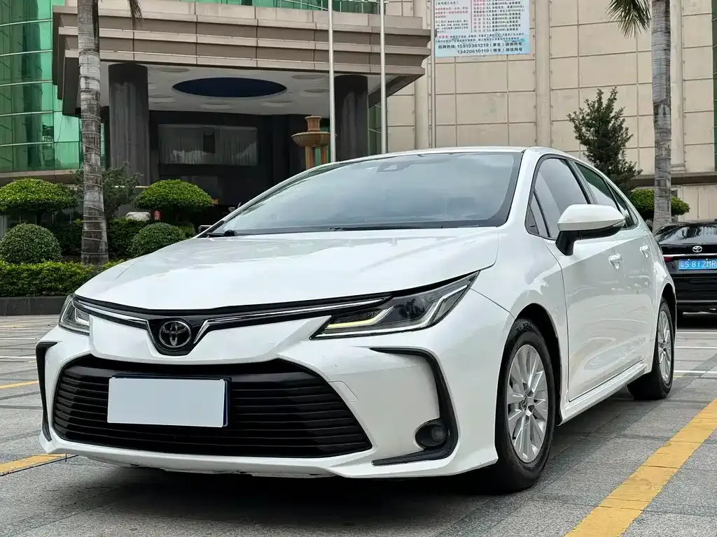 Toyota Corolla — фото 1