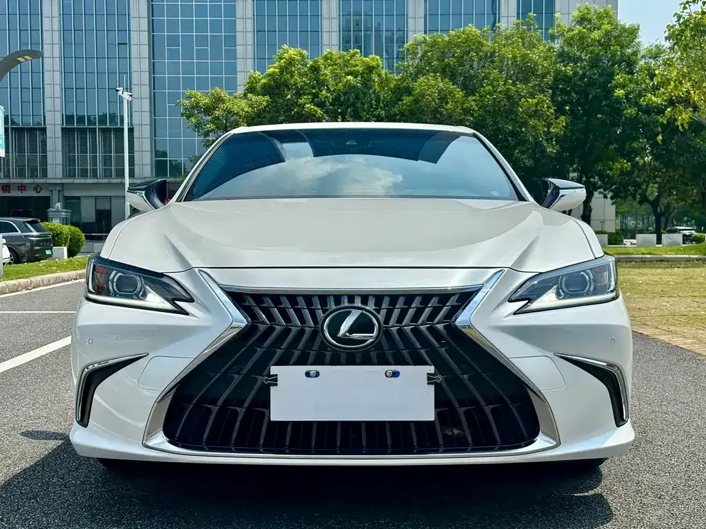 Lexus ES — фото 10