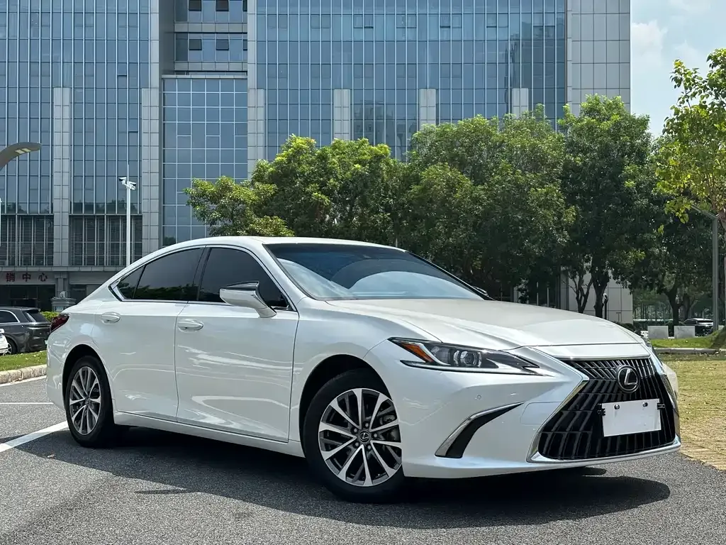 Lexus ES — фото 9
