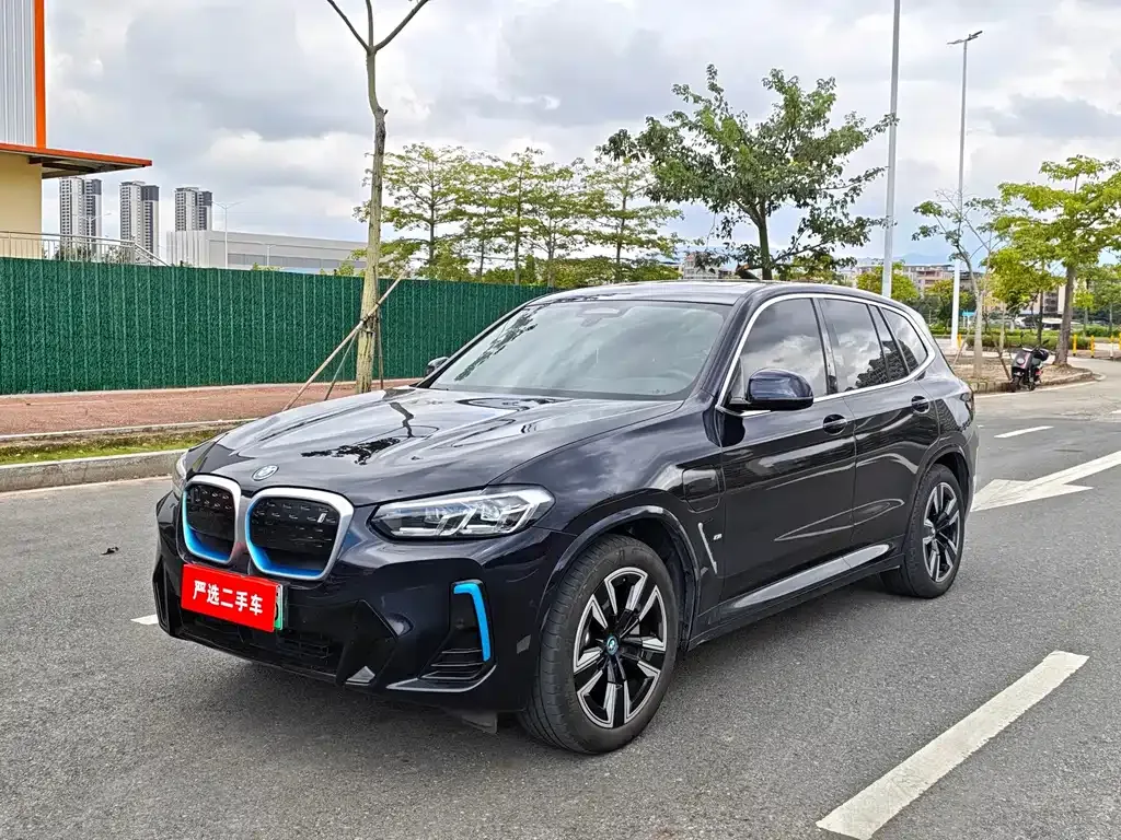 BMW iX3 — фото 1
