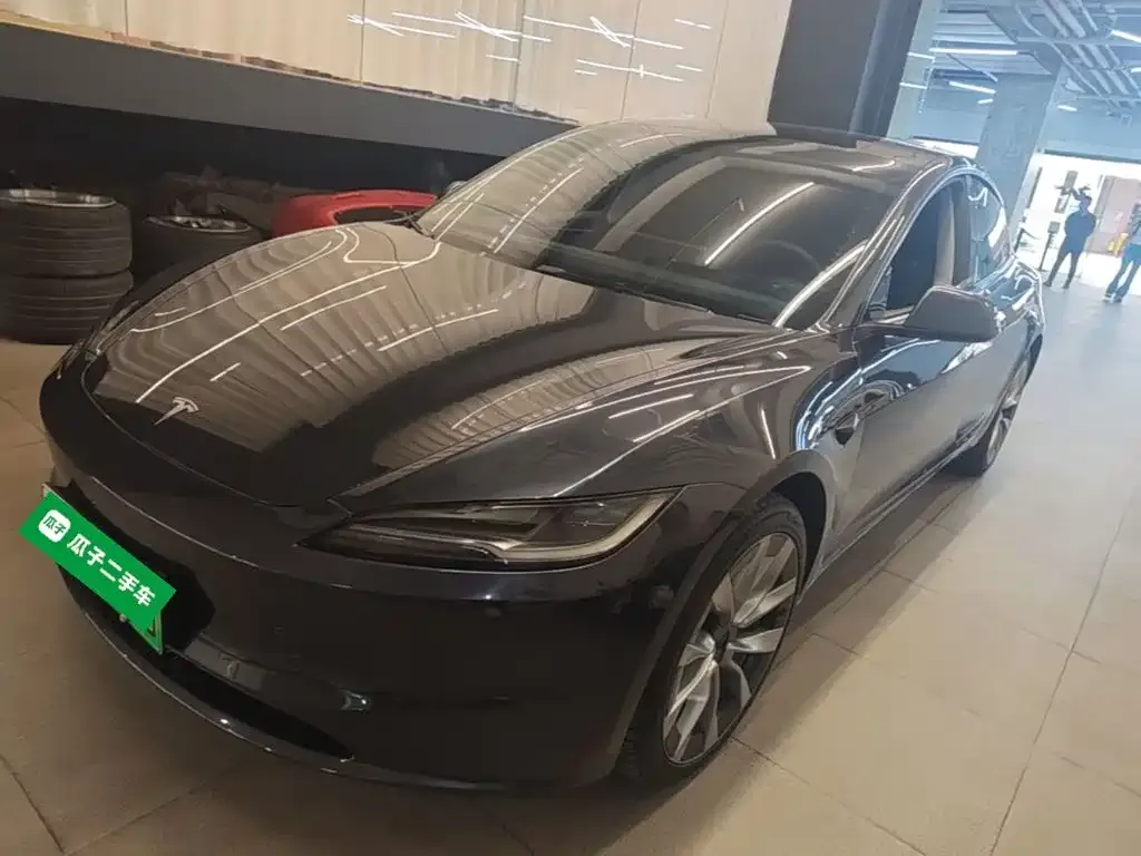 Tesla Model 3 — фото 1