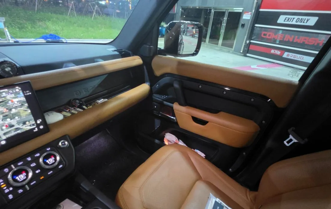 Land Rover Defender — фото 6