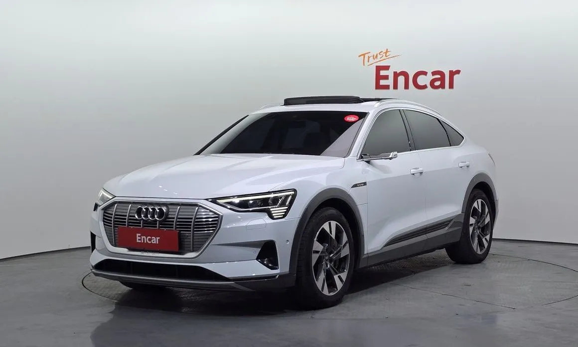 Audi e-tron — фото 1