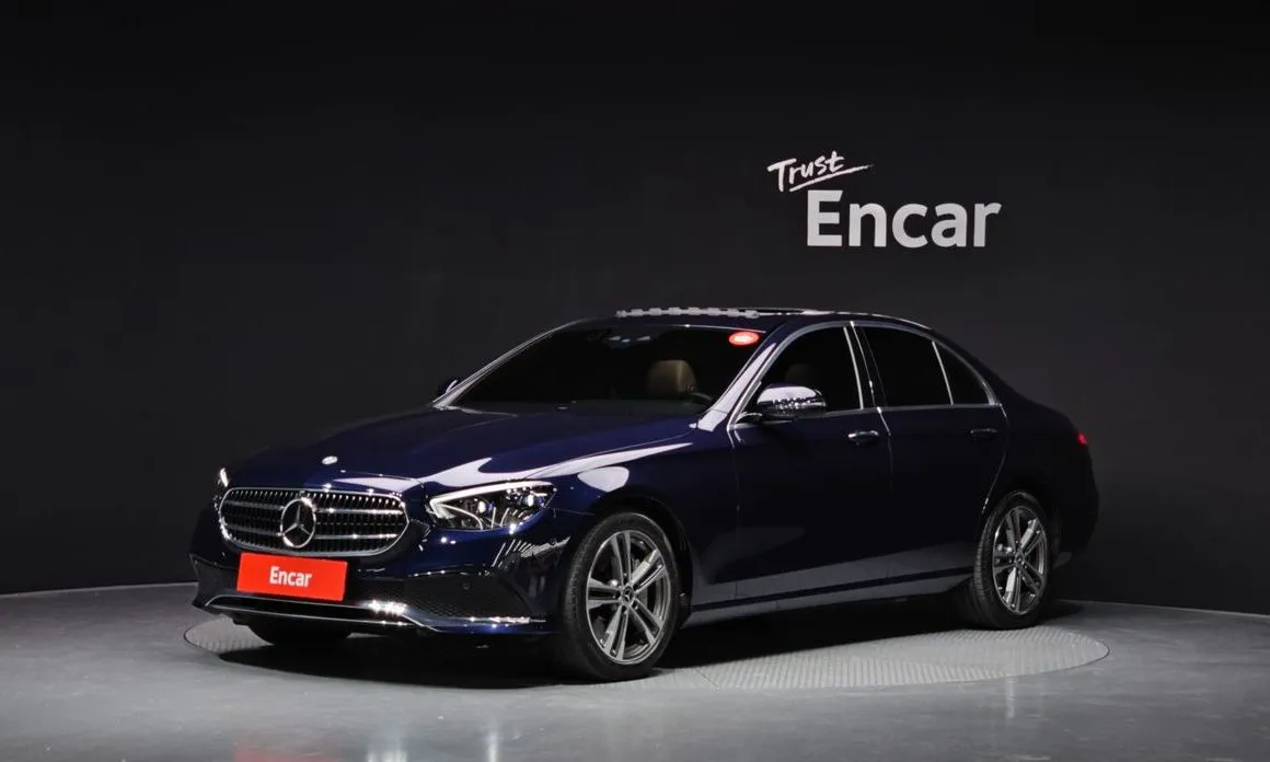 Mercedes-Benz E-Class — фото 1