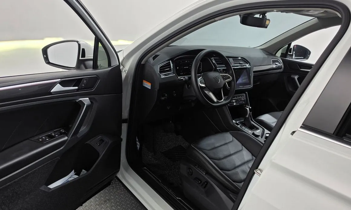 Volkswagen Tiguan — фото 7