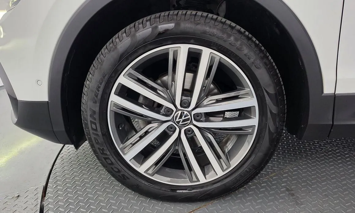 Volkswagen Tiguan — фото 8
