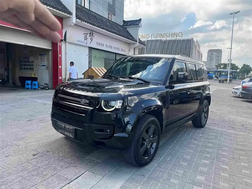 Land Rover Defender — фото 1
