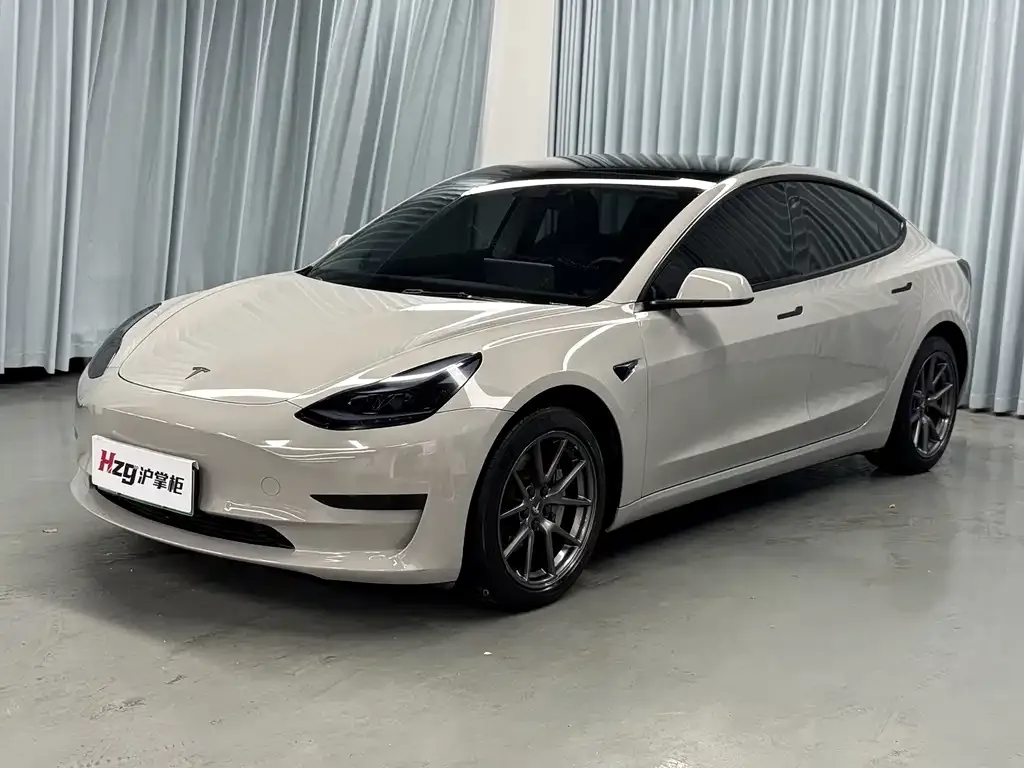 Tesla Model 3 — фото 1