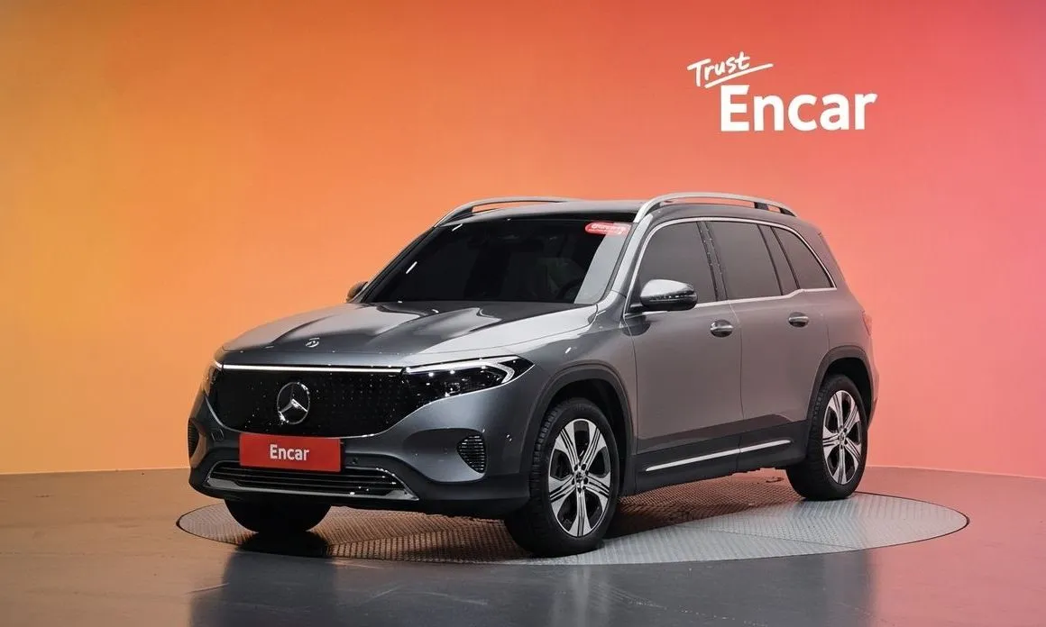 Mercedes-Benz EQB — фото 1