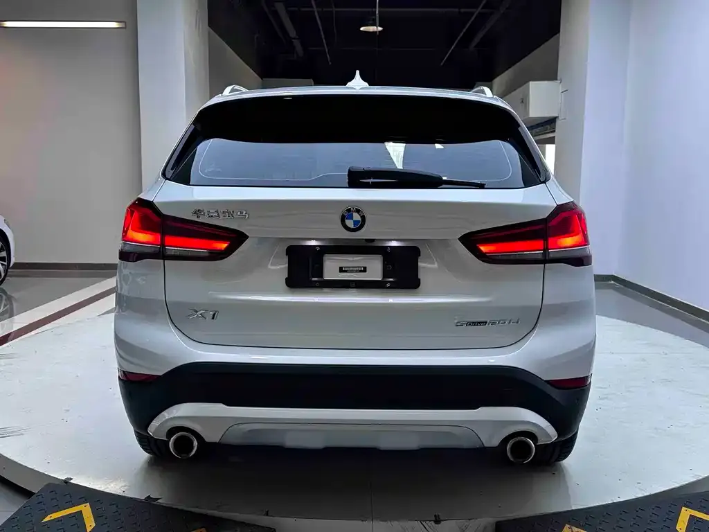 BMW X1 — фото 9