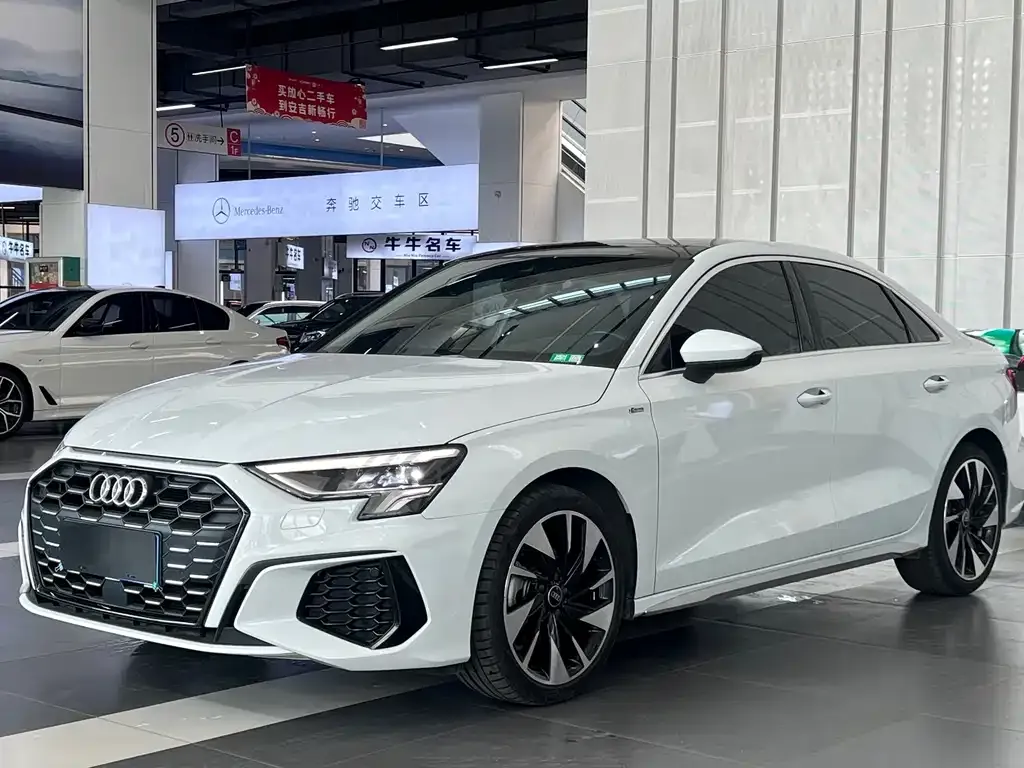 Audi A3 — фото 1
