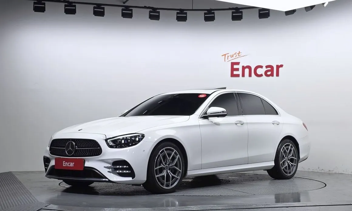 Mercedes-Benz E-Class — фото 1