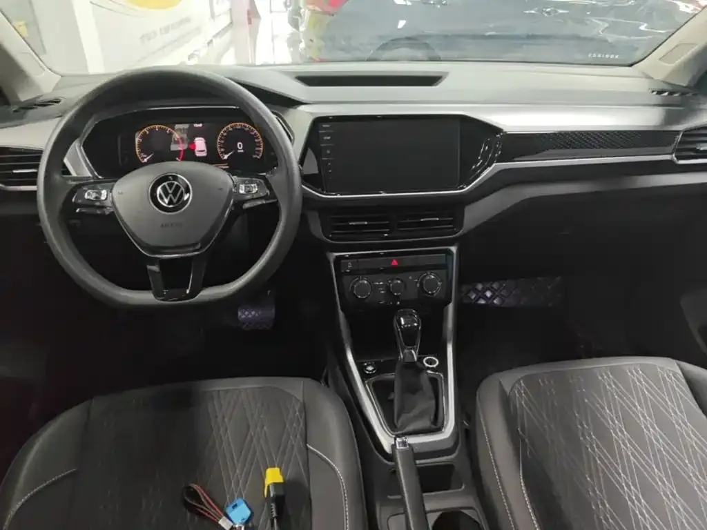 Volkswagen T-Cross — фото 10