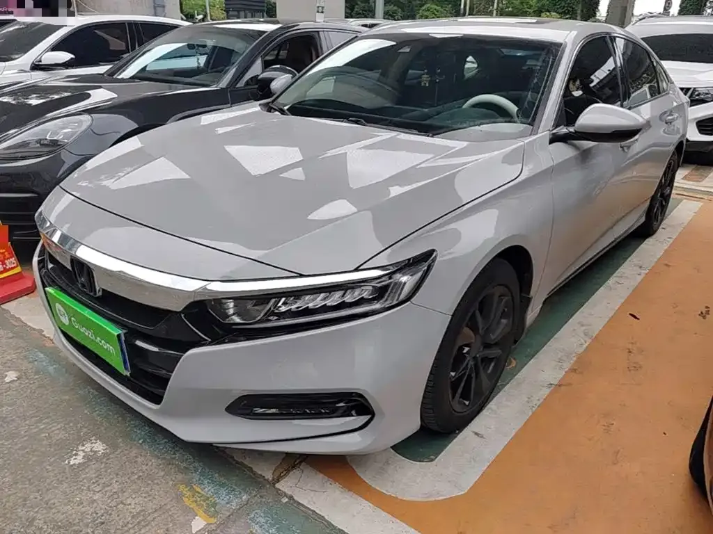 Honda Accord — фото 1