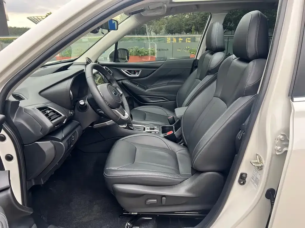 Subaru Forester — фото 8