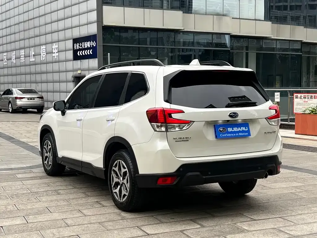 Subaru Forester — фото 7