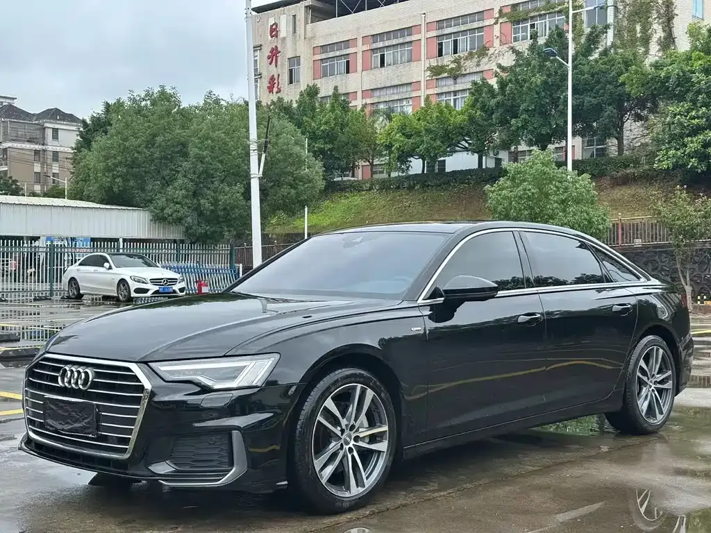 Audi A6L — фото 1