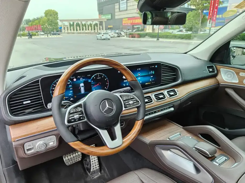 Mercedes-Benz GLS — фото 7