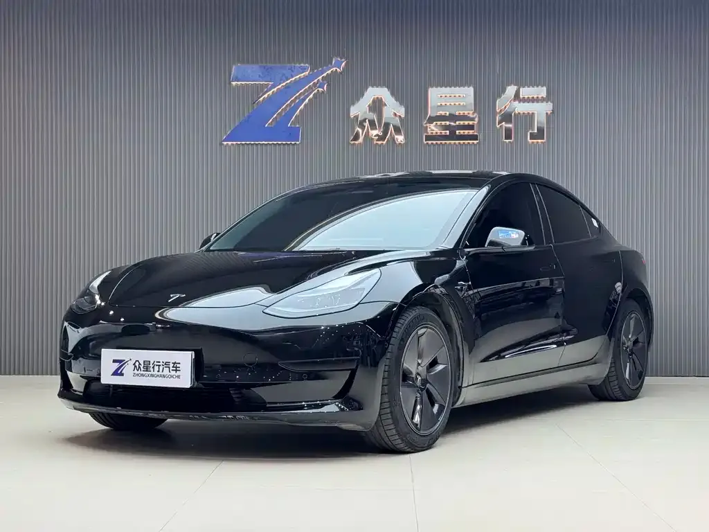 Tesla Model 3 — фото 1