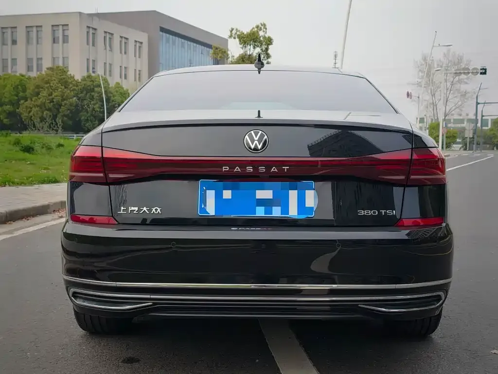 Volkswagen Passat — фото 8